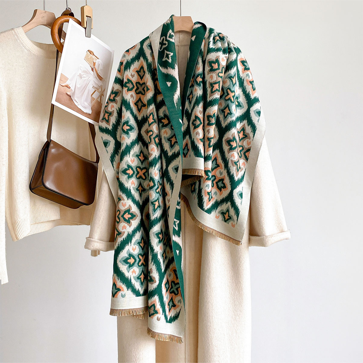 Écharpe réversible en imitatio - Woven Scarf Blanket avis et prix