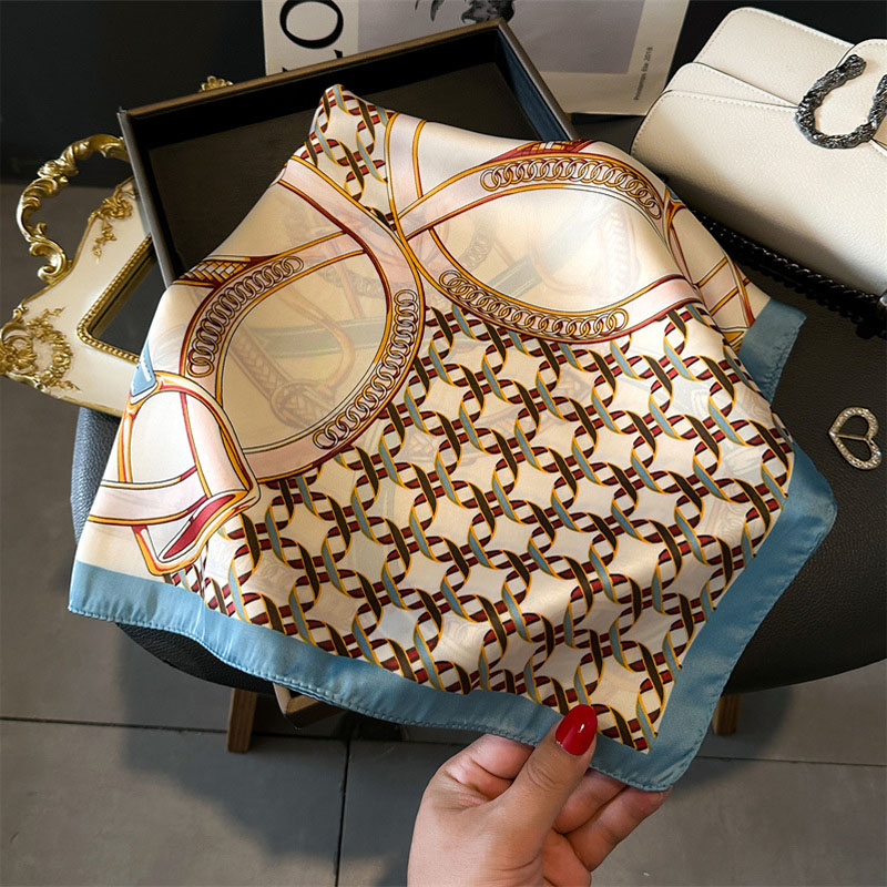 Foulard carré de luxe pour fem - Face Scarf Mask avis et prix